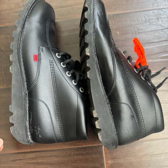 Kickers - Picture 3 of 16